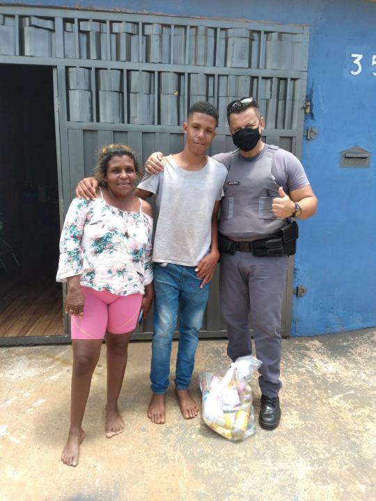 Foto 14 de 31 — Campanha Natal Solidário entrega 250 cestas básicas em Américo Brasiliense